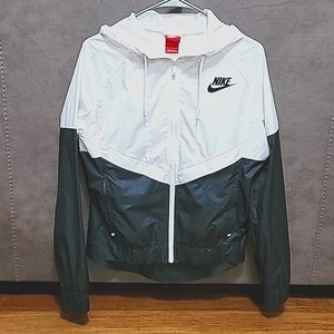 NIKE lightweight jacket size small
